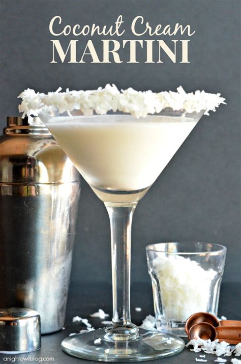 Shredded coconut, water, and confectioner's sugar will make the rims of these glasses look like santa hats. Coconut Cream Martini | A Night Owl Blog