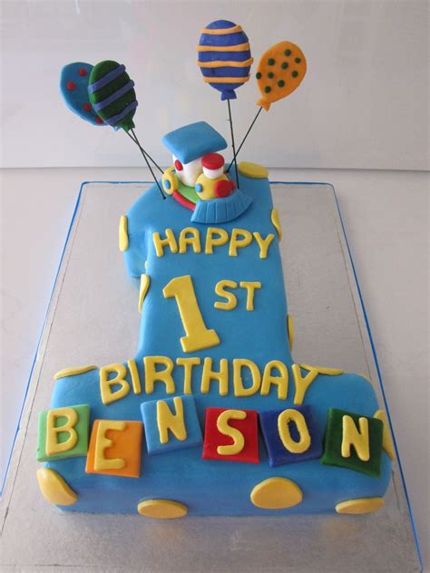 One year old boy with birthday cake. simple one year old cake | One year birthday cake, Cool birthday cakes, Boy birthday cake