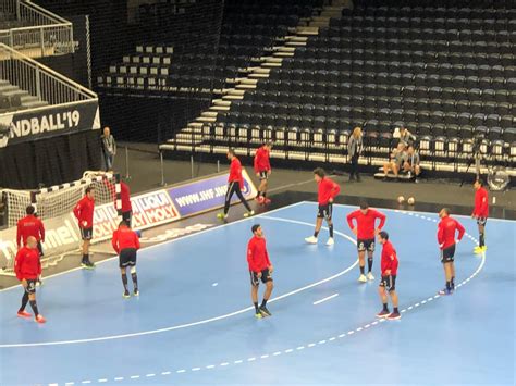 بث مباشر لمباراة منتخب مصر لكرة اليد والبرتغال في أولمبياد طوكيو 2020. صور .. إحماء لاعبى منتخب مصر لكرة اليد قبل مواجهة أنجولا ...