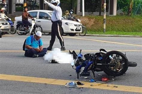 Bina ayat menaiki kereta ke tempat kerja. Bapa Ayat Al Quran Sebelah Jenazah
