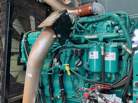 As mentioned, a gas engine has spark plugs to set fire to the fuel injected into the engine, but a diesel engine doesn't have spark plugs. Used Cummins QSL9 Diesel Engine 73200035