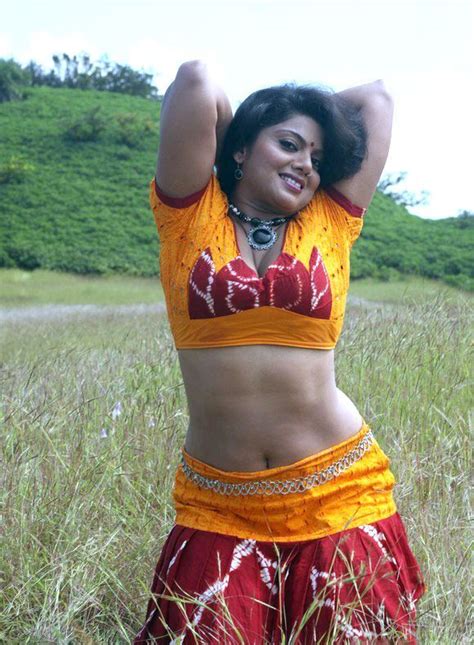 Swathi Verma Mallu Aunty Hot Sexy Pics Photos Saree Stills