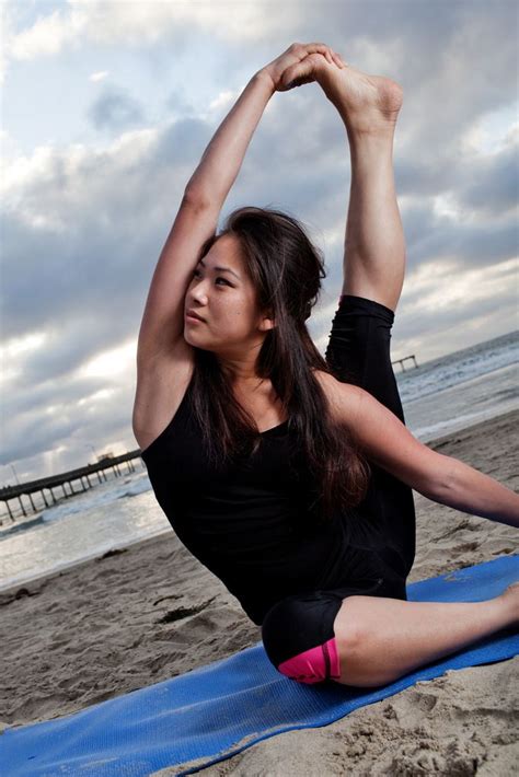 Sortiment bogat in internet yoga in credit sau rate. Image by MD Fitness on Yoga Fitness | Compass pose, Fit ...