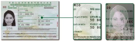 申請香港特別行政區護照。 透過互聯網申請適用於首次申請及換領 (因遺失、損毁、殘破、無法使用 你必須親身領取護照。 領證時，必須出示香港永久性居民身份證及申請時所遞交證明文件 （如適用）的正本，以供核實。 同時你必須於領取新護照時出示原有香港特別行政區護照或現有香港. 當局12月推新版特區護照及旅行證 新增多項防偽特徵加強認受性 - 澳門力報官網