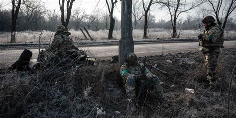 Russia Tightens Grip Around Bakhmut As Ukraine Awaits Western Tanks Wsj