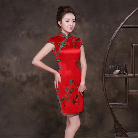 2018 Chinese Traditional Dress White Cheongsam Sexy Qipao Embroidery Robe Oriental Style Dresses