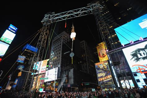 Illusionist Criss Angels Times Square Escape