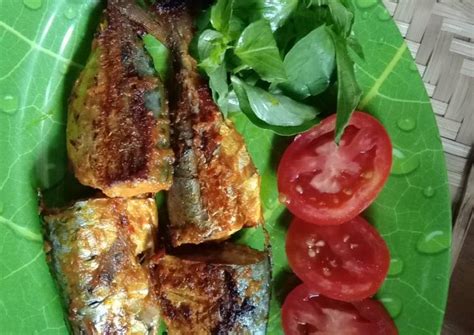 Jika teringin masak menu bergoreng, apa kata cubalah resepi ikan kembung goreng halia dan bawang putih ini. Cara Memasak Ikan Kembung Bakar Bumbu Asam Pedas Terbaik ...