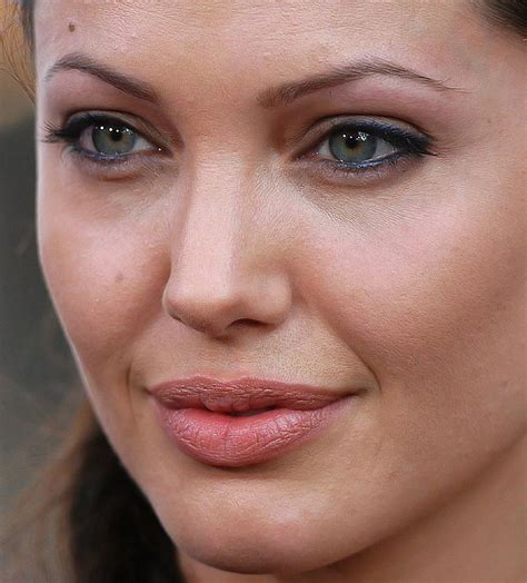 Grey Dark Blue Eye Pencil Maquillaje De Angelina Jolie Fotos De Angelina Jolie Rostros