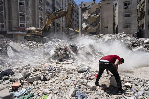 Un Rights Chief Israeli Strikes In Gaza May Be War Crimes Ap News