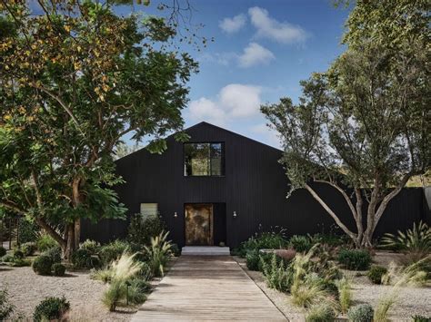 Bonsall A Malibu Farmhouse Reimagined For A Modern Lifestyle Homeadore