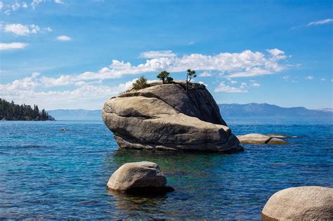 Late Morning At Bonsai Rock Lake Tahoe Around The Worlds Lake Tahoe