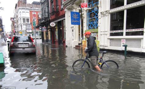 Hurricane Irene Path 2011 Flooding Hits Lower Manhattan As The Eye Of