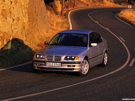 Echelle 1/43 neuf en boite souple. Fotos de BMW Serie 3 E46 328i Sedan 1998