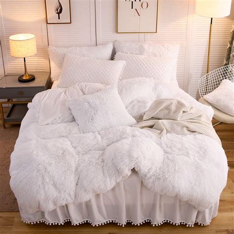 White Bedding Sets