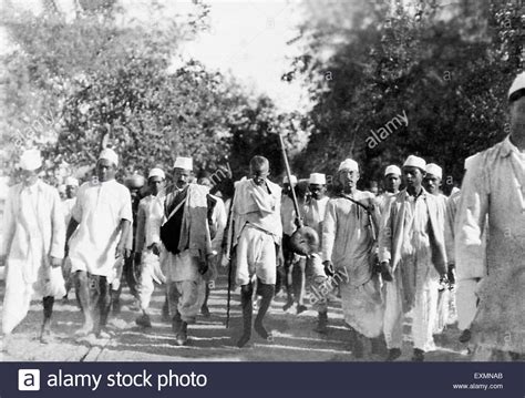 The salt march sparked similar protests, and mass civil disobedience swept across india. گاندی در برابر غولِ "گولیاتِ" بریتانیا | تریبون زمانه