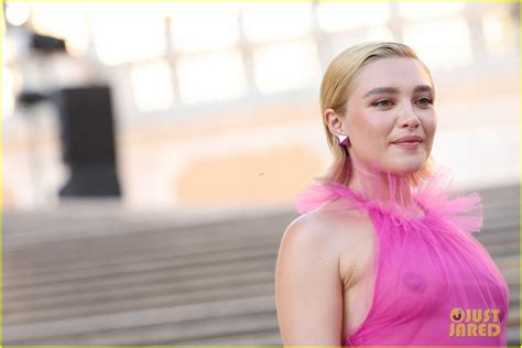 Florence Pugh Wears Sheer Gown At Valentino S Rome Fashion Show Photos