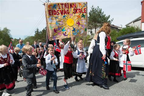 I think most brits are closet patriots, but the thought of going outside and waving british flags. 17. mai-program i Åsane Tidende - Åsane Tidende