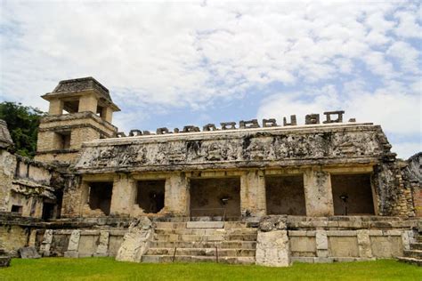 El Palacio De La Ciudad Maya Antigua Palenque Foto De Archivo Imagen