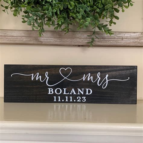 Mr and Mrs Sign Sweetheart Table Sign - Etsy