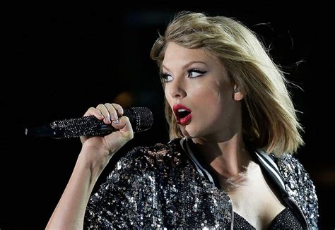 Taylor Swifts Security Guard Ended Up With A Broken Rib After A Man