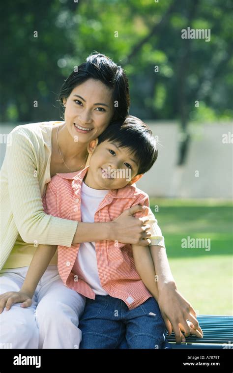 Madre E Hijo Retrato Fotografía De Stock Alamy
