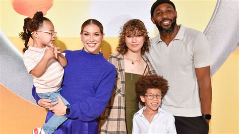 Stephen Twitch Boss Widow Allison Holker Brings Fans To Tears With Emotional Tribute Video
