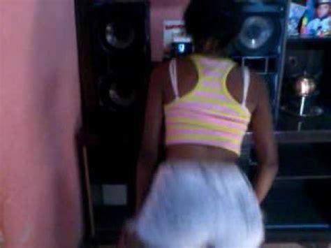 Novinhas dançando no banheiro de calcinha. Nina Dancando - funk brasil - ViYoutube.com - Pagina ...