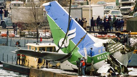 Working An Air Crash Aftermath Dc Cop Recounts Recovery Efforts