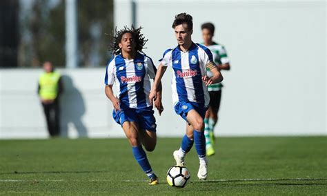 Fábio vieira, 30, aus portugal valadares gaia fc, seit 2020 offensives mittelfeld marktwert: La Juve studia Fabio Vieira: ecco di chi si tratta ...