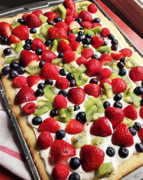 Quick And Easy Fruit Pizza The Gingham Apron