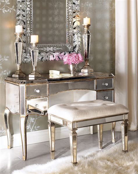 25 Chic Makeup Vanities From Top Designers Architecture And Design