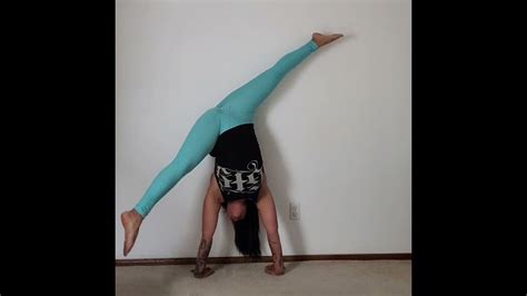 Practicing Slow Raises And Descends Handstand Splits And Contortion Contortionist Poses Youtube