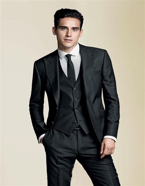 2019 Fashion Black Wedding Suit For Men Tuxedos Peaked Lapel Mens Suits