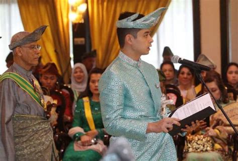 Antara kisah klasik percintaan antara selebriti dan kerabat diraja. Nasihat Sultan Abdullah untuk Pemangku Raja Pahang | Astro ...