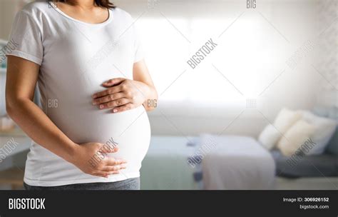 Imagen Y Foto Happy Pregnant Prueba Gratis Bigstock
