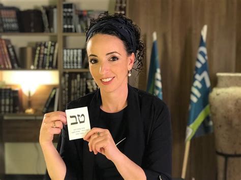 אני חייב לפרגן לה, אמר לי ופשוט הגיע אל העמדה ופרגן לה. עידית סילמן בימין המאוחד