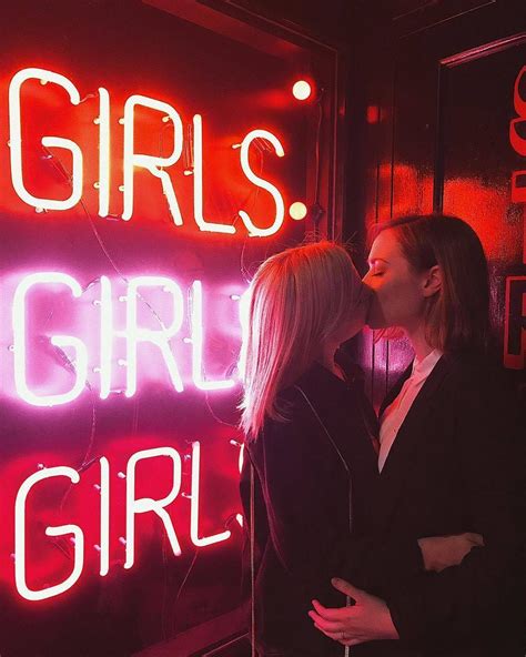 Des Milliers De Couples Lgbt S Embrassent Sur Instagram Pour Soutenir Les Homosexuels Opprimés
