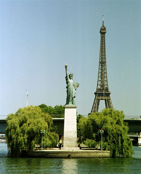 beautiful travelling places the statue of liberty
