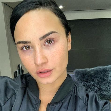 Demi Lovato Stuns Her Fans With A No Makeup Selfie Demotix