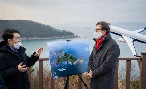 강원일보 속보속초 코로나19 확진자 엘시티 찾고 내곡동 고발…與 박형준·오세훈이 부동산 적폐. 박형준 "가덕신공항, 남부권 발전 기폭제·물류 허브로 조성"