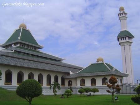 Built between 1984 and 1990. Masjid Al Azim Melaka