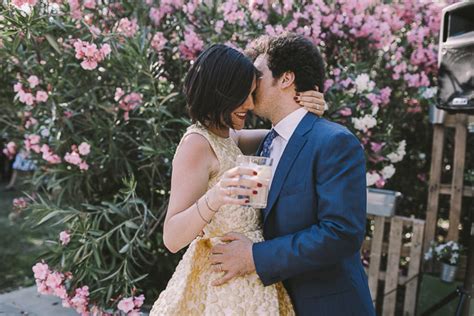 Habituados como están a celebraciones nupciales, las fincas no solo ofrecen salones de banquetes, terrazas, zona ajardinadas, carpas y zonas de baile, sino que en la mayoría de los casos también se ocupan del menú (con cocina propia o encargada a un catering). boda zaragoza finca soto bruil novia vestido laure sagazan ...