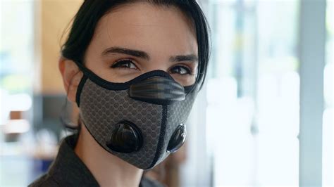 This Cooling Face Mask Uses N95 And Antibacterial Filters