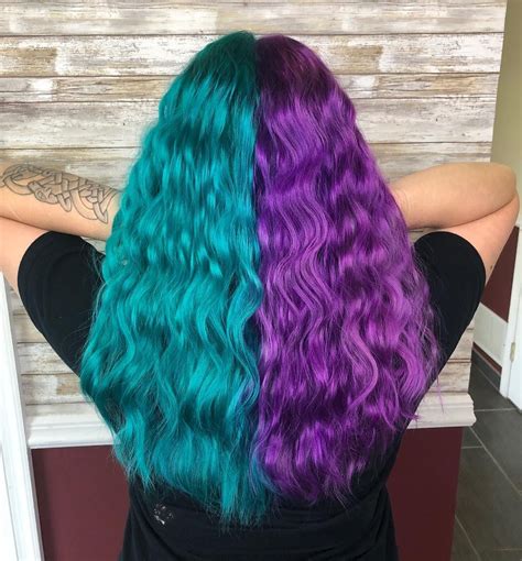 half half colored hair blue hair purple hair Cheveux teints Idée couleur cheveux Couleur cheveux