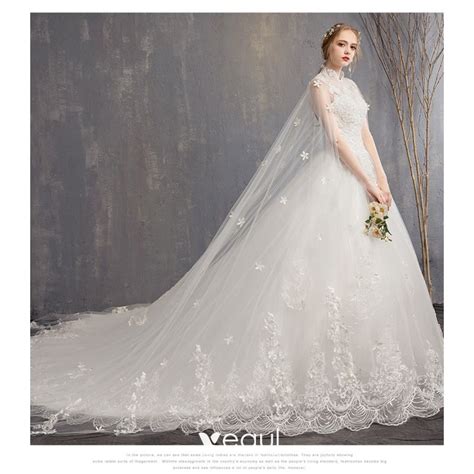 Charming White Wedding Dresses 2018 Ball Gown Lace Appliques Beading