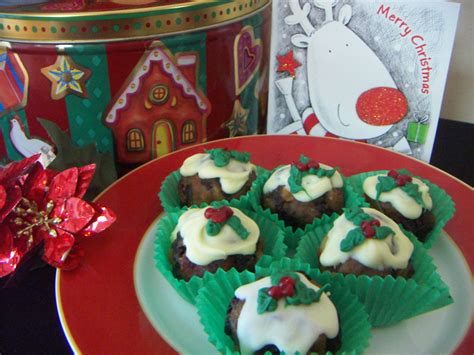Not only do they all make a beautiful presentation, but they taste amazing too. Individual Christmas Dessert Recipes / Whether you're ...