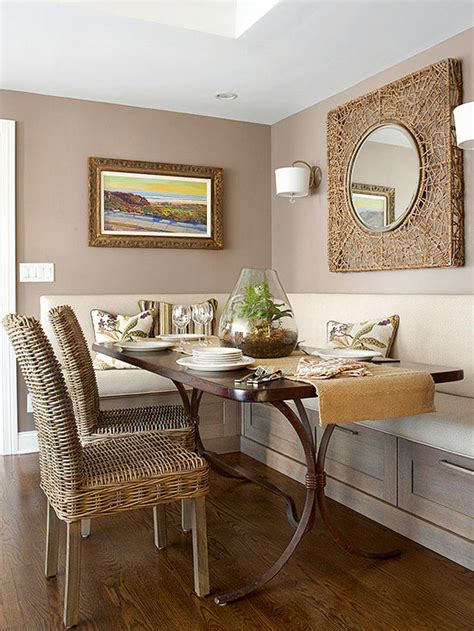 A formal living room and dining room combo is inevitable for those of you with a small house. Small-Space Dining Rooms