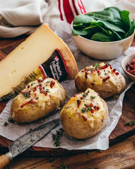 Pommes de terre farcies aux lardons et fromage