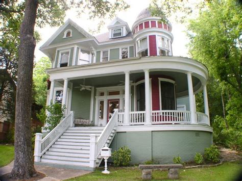 Pin By Connie Shrum On Victorian Exterior Southern Style Homes